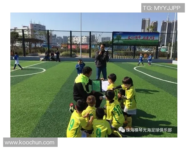 踢易拉罐的足球明星如何用创意与激情征服绿茵场