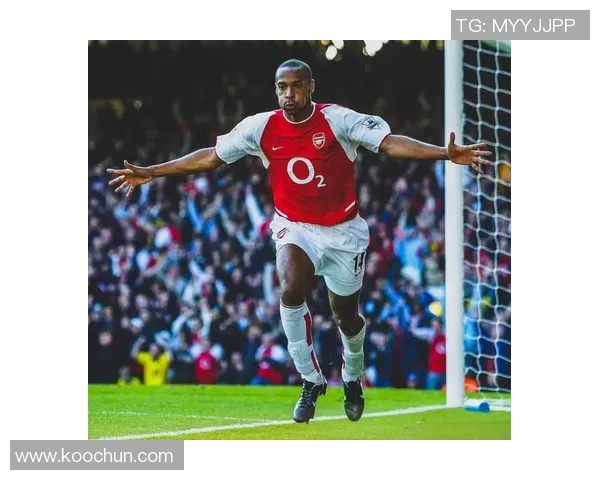 26号足球明星的传奇人生与赛场背后的故事揭秘 26号足球明星的传奇人生与赛场背后的故事揭秘